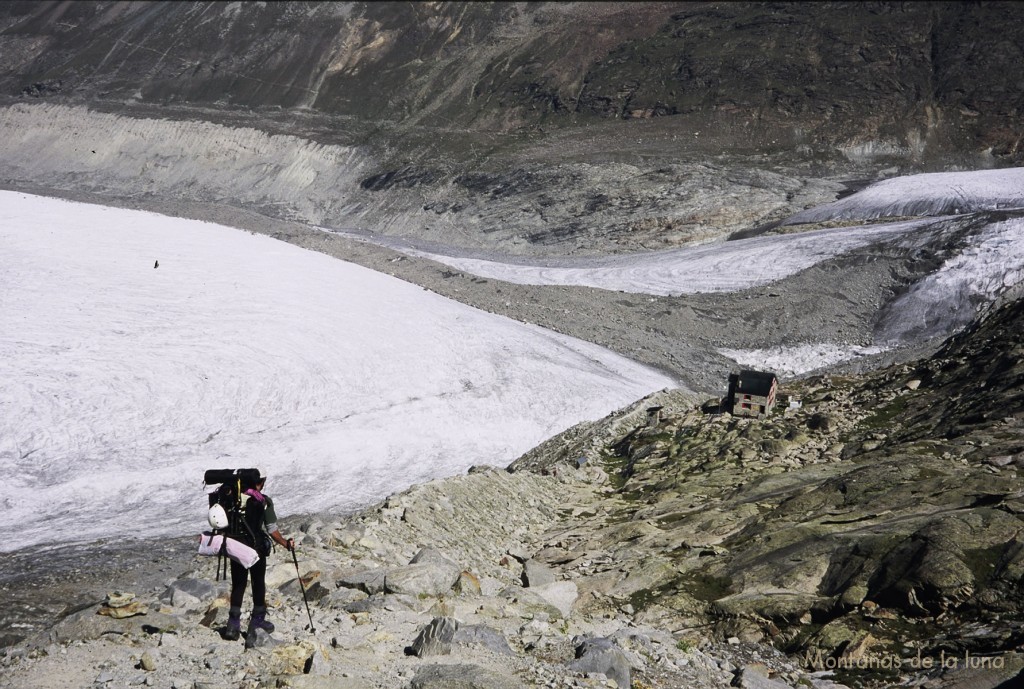 Trino bajando al Refugio de Monte Rosa, abajo la confluencia de los glaciares Grenx y Gorner